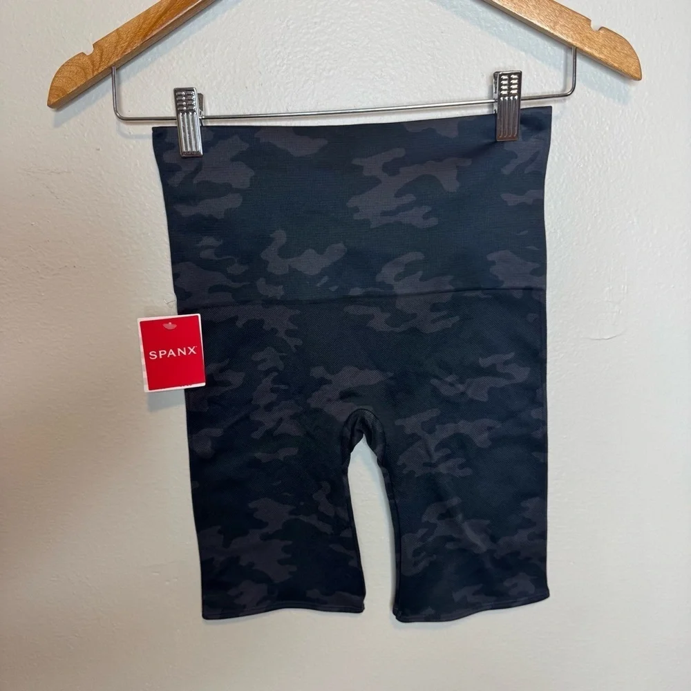 NWT Spanx Black Gray Look At Me Now Bike Shorts Camo Camouflage